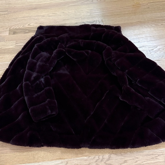 Stella + Lorenzo Plush Faux Fur Coat in Deep Wine - Picture 8 of 8